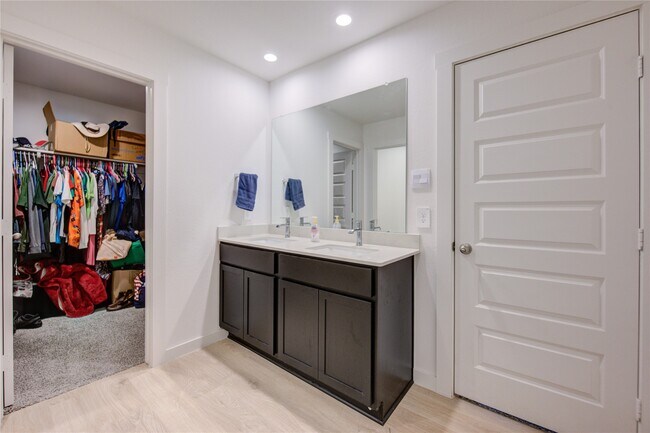 Building Photo - 1106 Isola Bella Dr