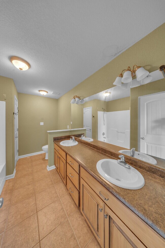 Building Photo - "Charming 3-Bedroom with 2 Full Baths in Valdosta – Perfect Blend of Comfort and Style!"