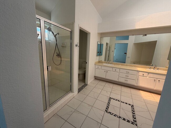 Building Photo - Beautiful 3 bed/3 bath In San Clemente