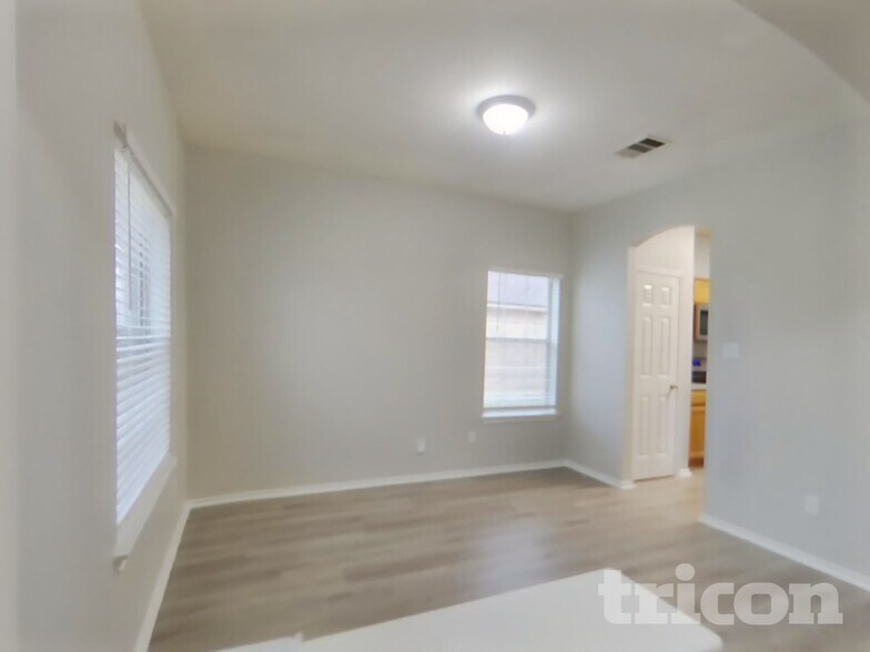 Building Photo - 705 Pampas Ricas Dr