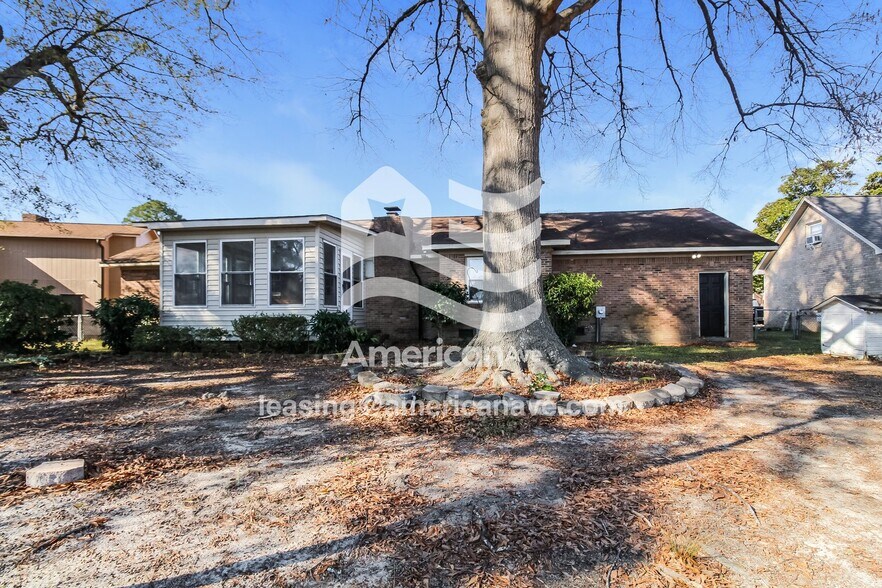 Building Photo - 215 Laurel Meadows Dr