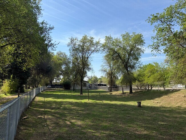 Building Photo - FR T L12795