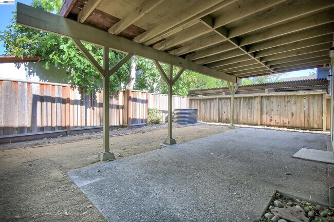 Building Photo - 127 Walti St