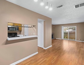 Building Photo - 2935 Nacogdoches-112.304