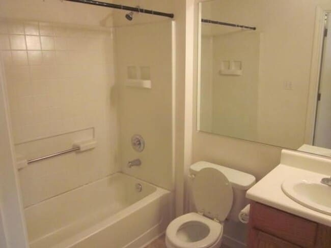 Building Photo - Spacious Condo in a Gated Community in Tracy