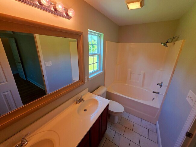 Building Photo - 3 BR, 2 BA home available in Hubert