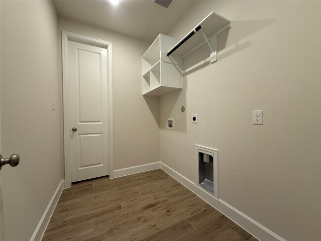 Building Photo - 42615 Mystery Ln