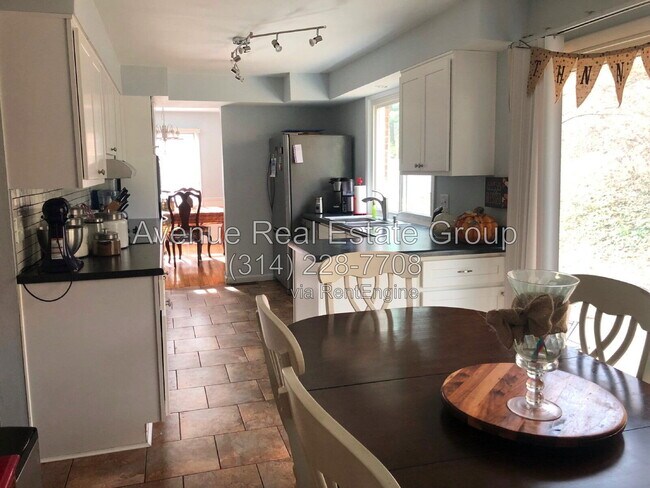 Building Photo - 733 Jares Ct