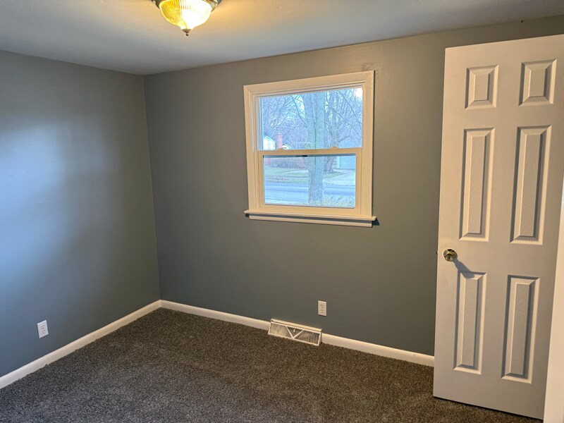 Building Photo - 806 S 16th St