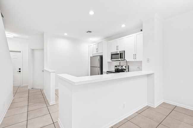 Building Photo - 8024 Briantea Dr