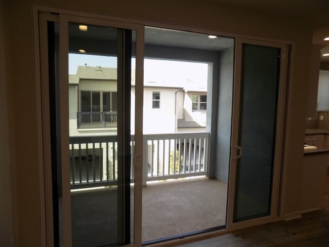 Building Photo - Beautiful 1 Bedroom 1 Bath Condo in Ranch ...
