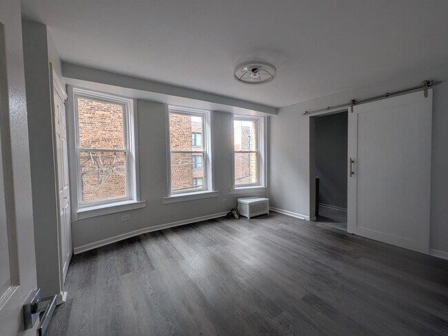 Building Photo - 5132 S Drexel Ave