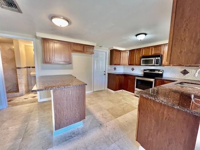 Building Photo - 3717 Cedarwood Dr