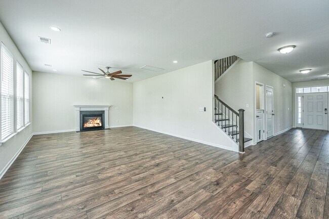 Building Photo - 201 Bigleaf Ct