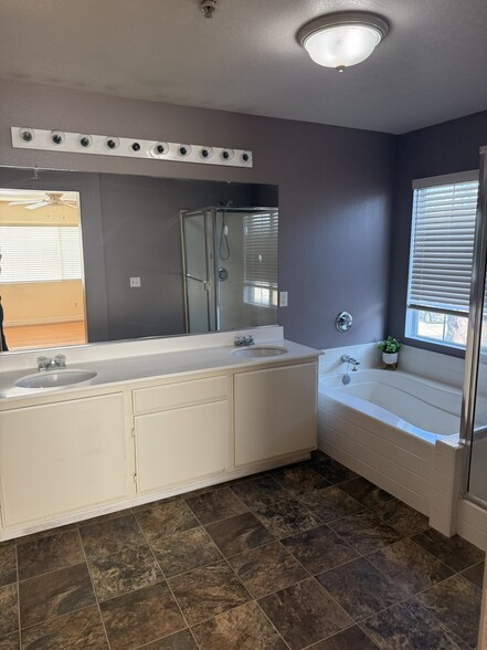 Building Photo - 5752 Tamarisk Way