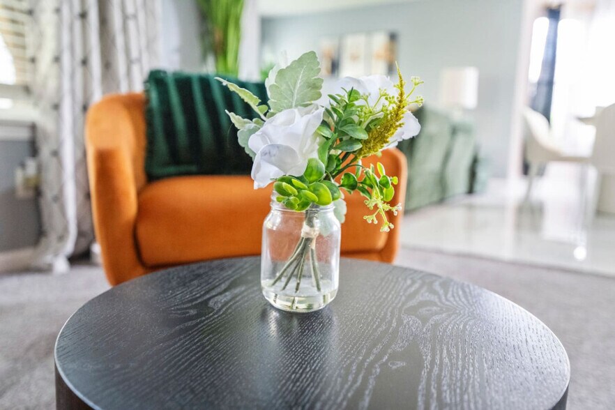 Building Photo - 784 Long Island Cir