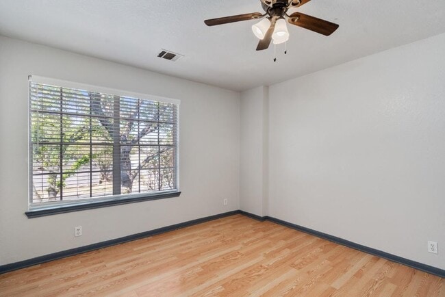Building Photo - 8001 Brienne Dr