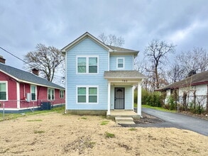 Building Photo - 780 Woodlawn St