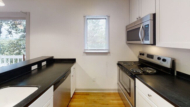 Building Photo - 1521 Virginia Ave