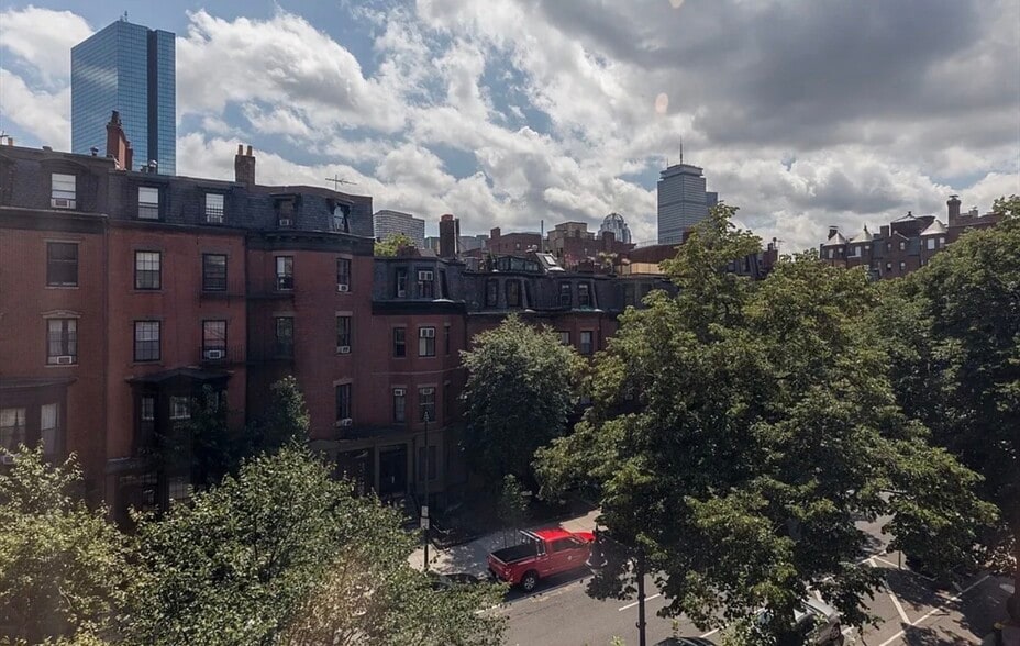 Building Photo - 212 Beacon St