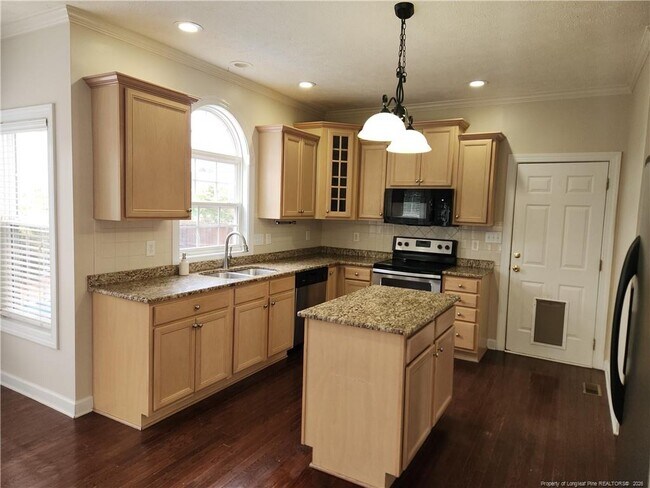 Building Photo - 2800 Franciscan Dr