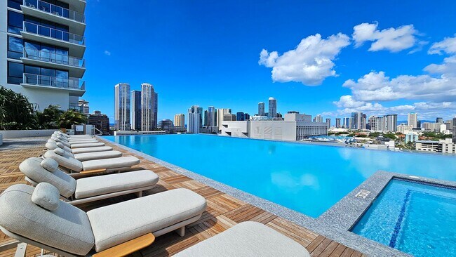 Building Photo - Brand New Condo on Keeaumoku - 1 BR/1 BA/1...