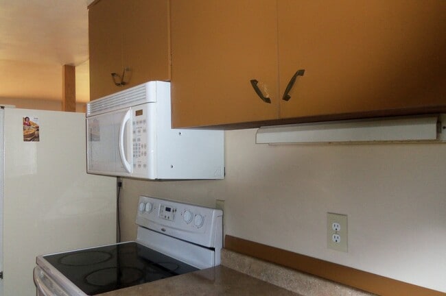 Building Photo - Charming home