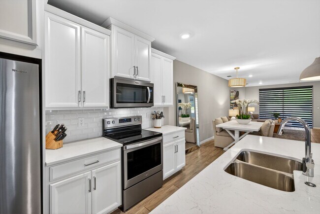 Building Photo - 14567 Edgewater Cir