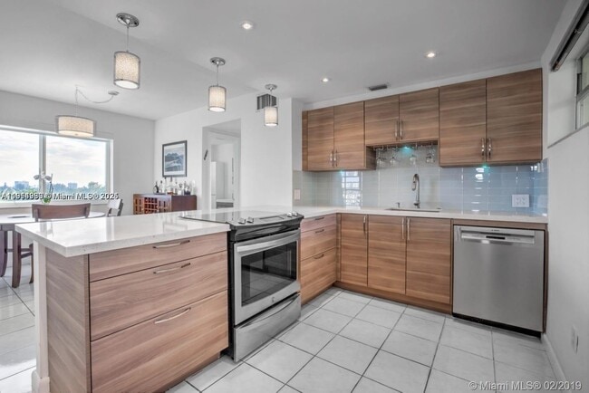 Building Photo - 8001 Crespi Blvd