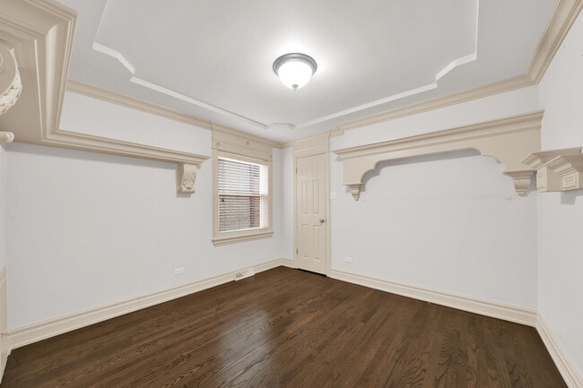 Building Photo - 5446 S Oak Park Ave
