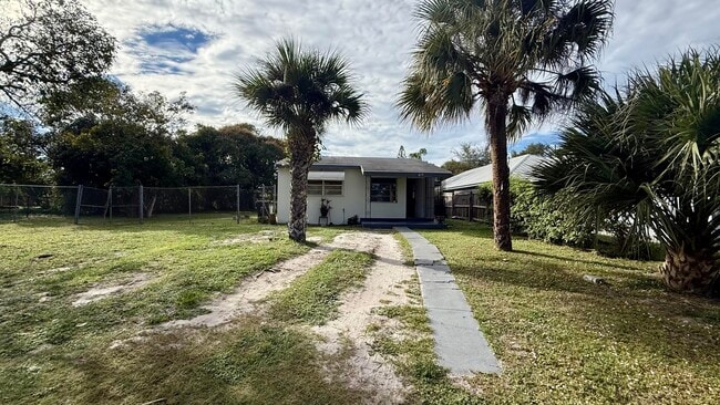 Building Photo - 212 NW 8th Ave