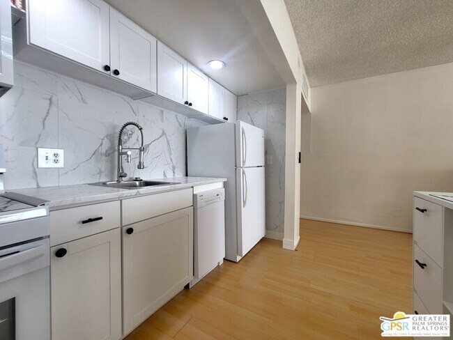 Building Photo - 277 E Alejo Rd