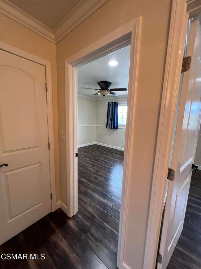 Building Photo - 334 W Avenida De Las Flores