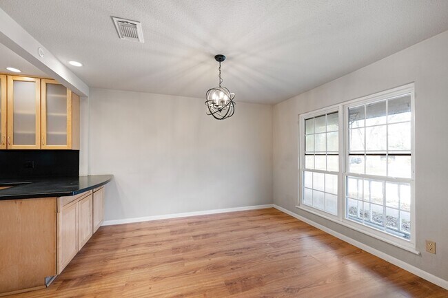 Building Photo - 23864 White Oak Ct