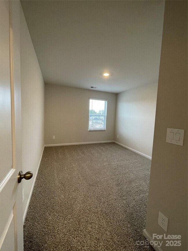 Building Photo - 110 Bird Dog Dr