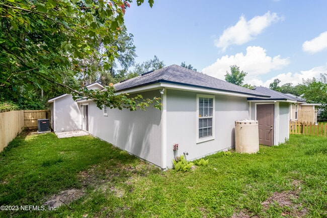 Building Photo - 10715 Ogalla Ave