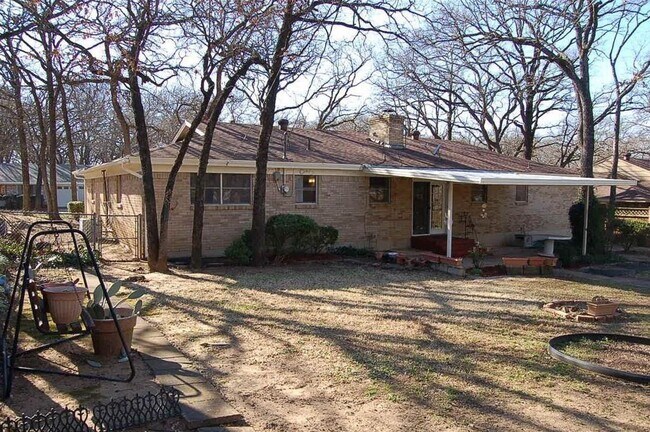 Building Photo - 214 Juniper St