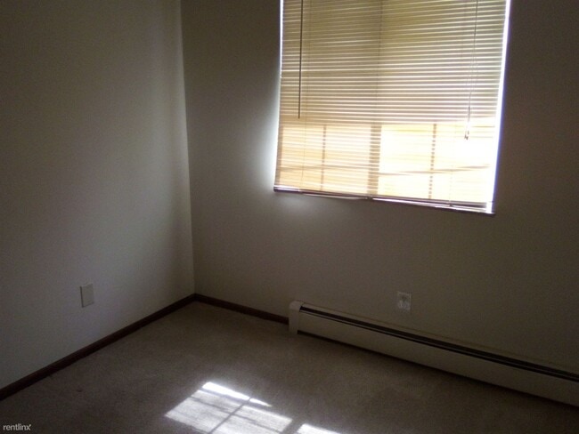 Building Photo - 2 br, 1 bath Duplex - 6111 Weiss St