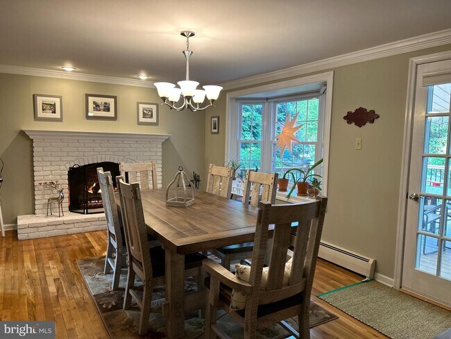 Building Photo - 5 Cedar Woods Dr