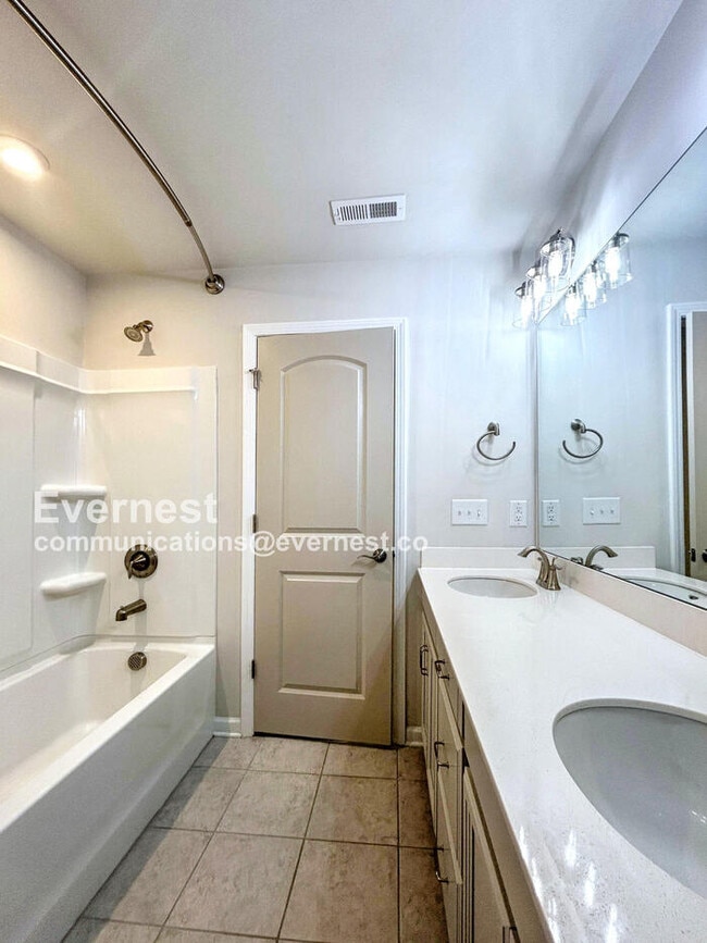 Building Photo - 9226 Northfield Crossing Dr