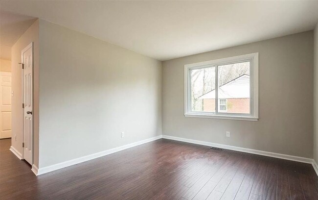 Building Photo - PERFECT LOCATION !!