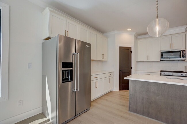 Building Photo - 1112 Pender St