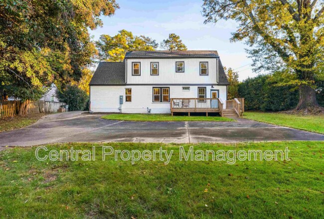 Building Photo - 101 Sunset Dr
