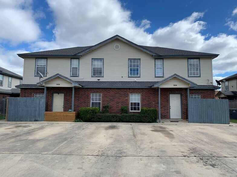 Building Photo - 7636 Windsor Oaks