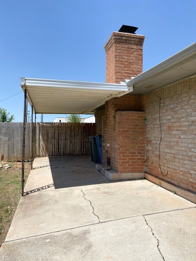 Building Photo - COMING SOON!! Darling Edmond Rental!