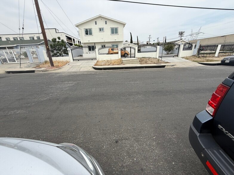 Building Photo - 7406 Radford Ave