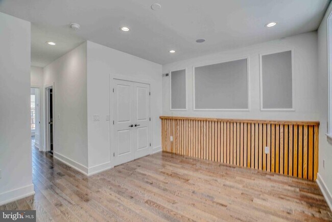 Building Photo - 2832 Edgemont St