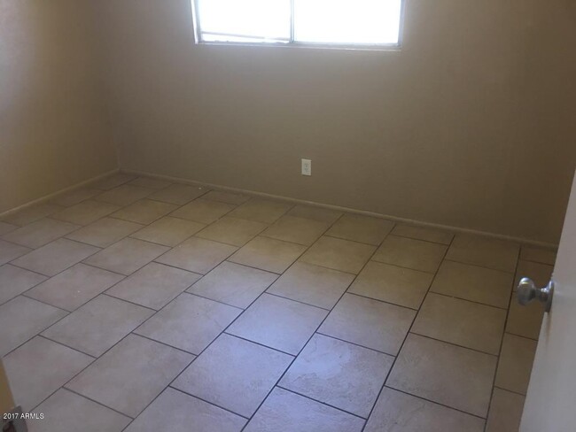 Building Photo - 7010 N 68th Dr