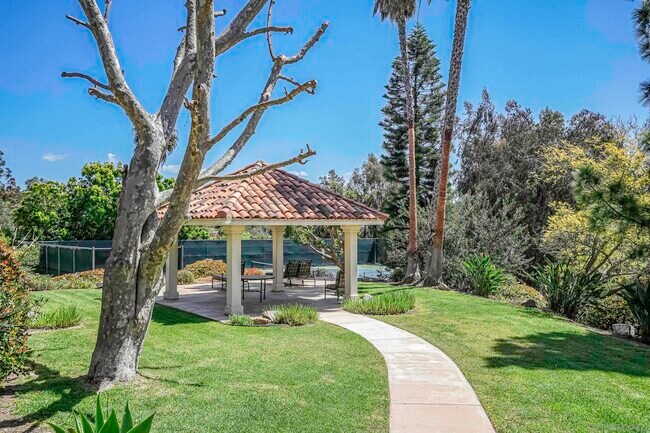 Building Photo - 5305 La Crescenta Rd