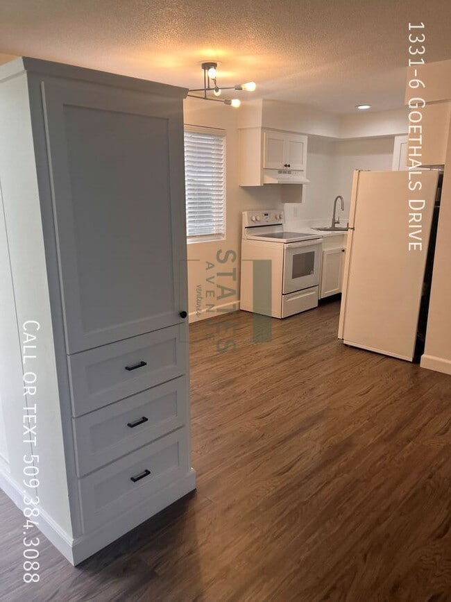 Building Photo - 1331 Goethals Dr